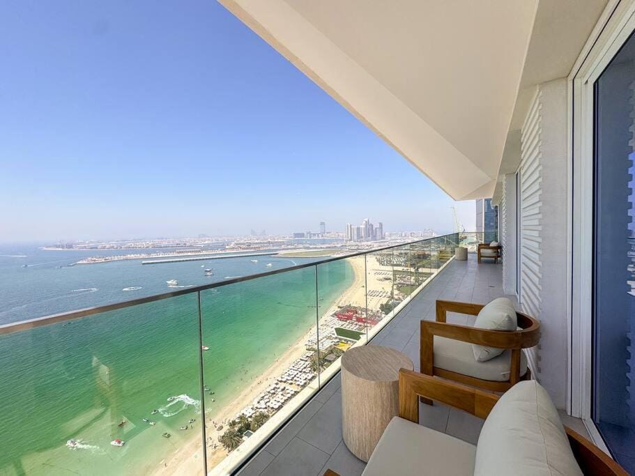Fantastic and Rare 4BR+maid's in JBR Walk Apartment in Dubai
