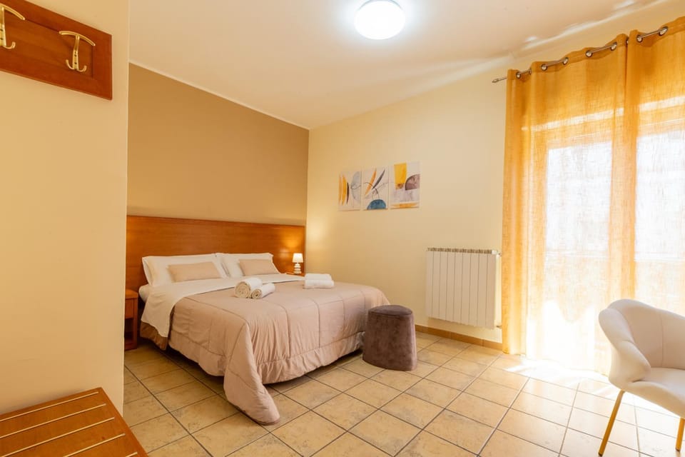 Bed, Photo of the whole room, Bedroom, internet, towels