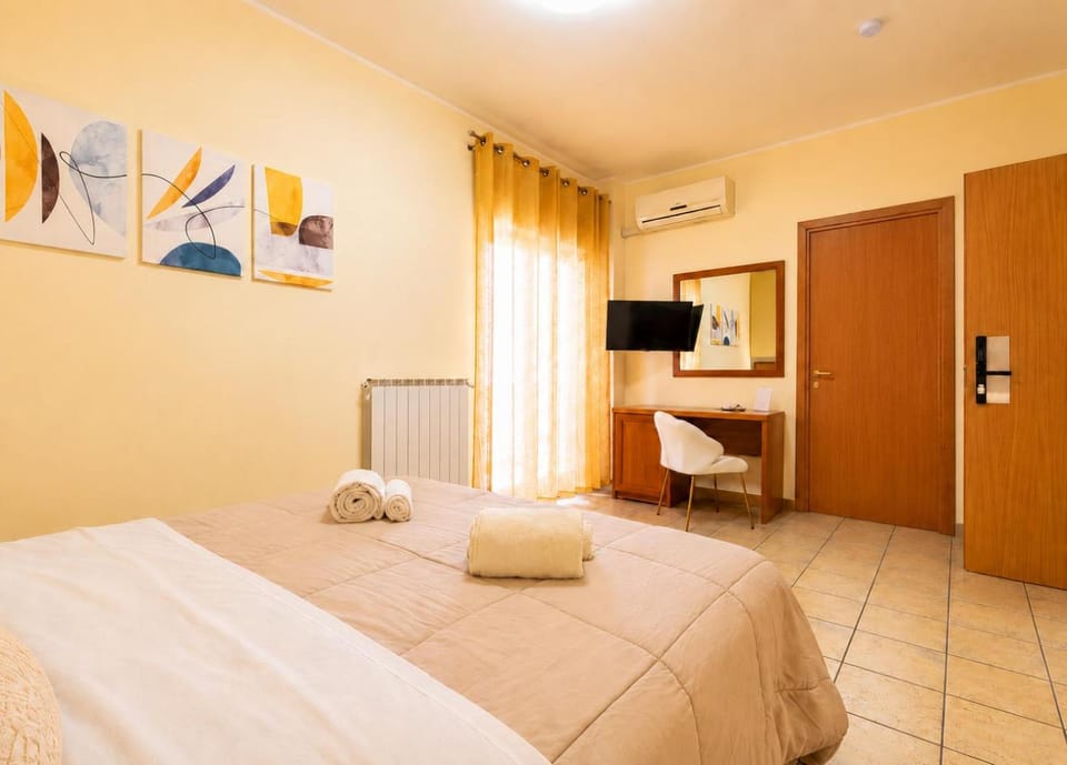 Bed, TV and multimedia, Bedroom, internet, towels, air conditioner