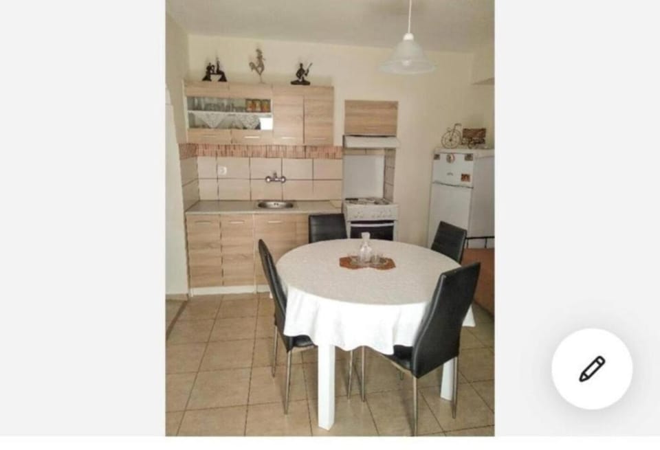 Kitchen or kitchenette, Dining area, minibar, pet friendly, stove