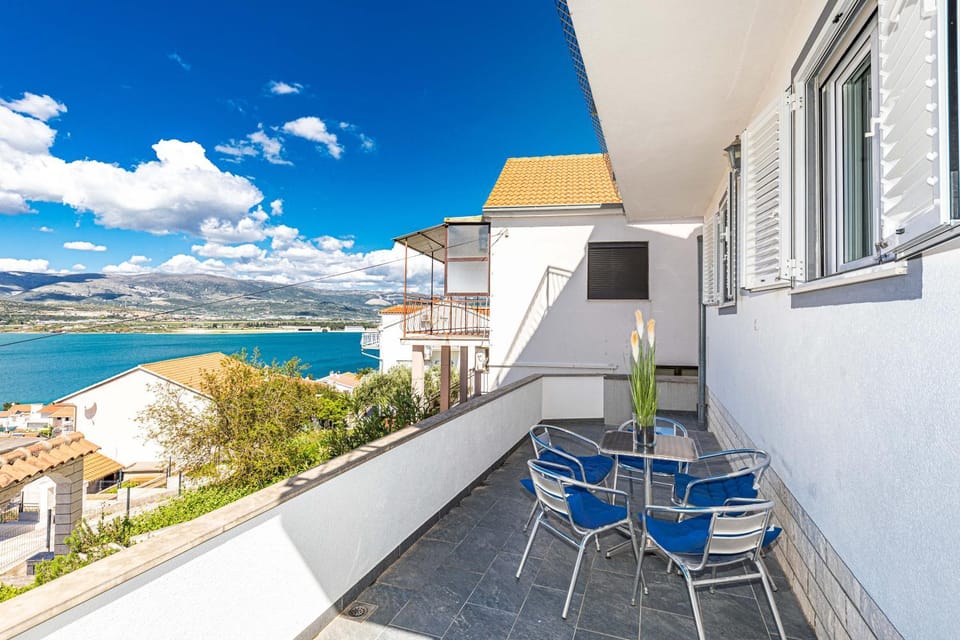 View (from property/room), Balcony/Terrace, Seating area, Sea view