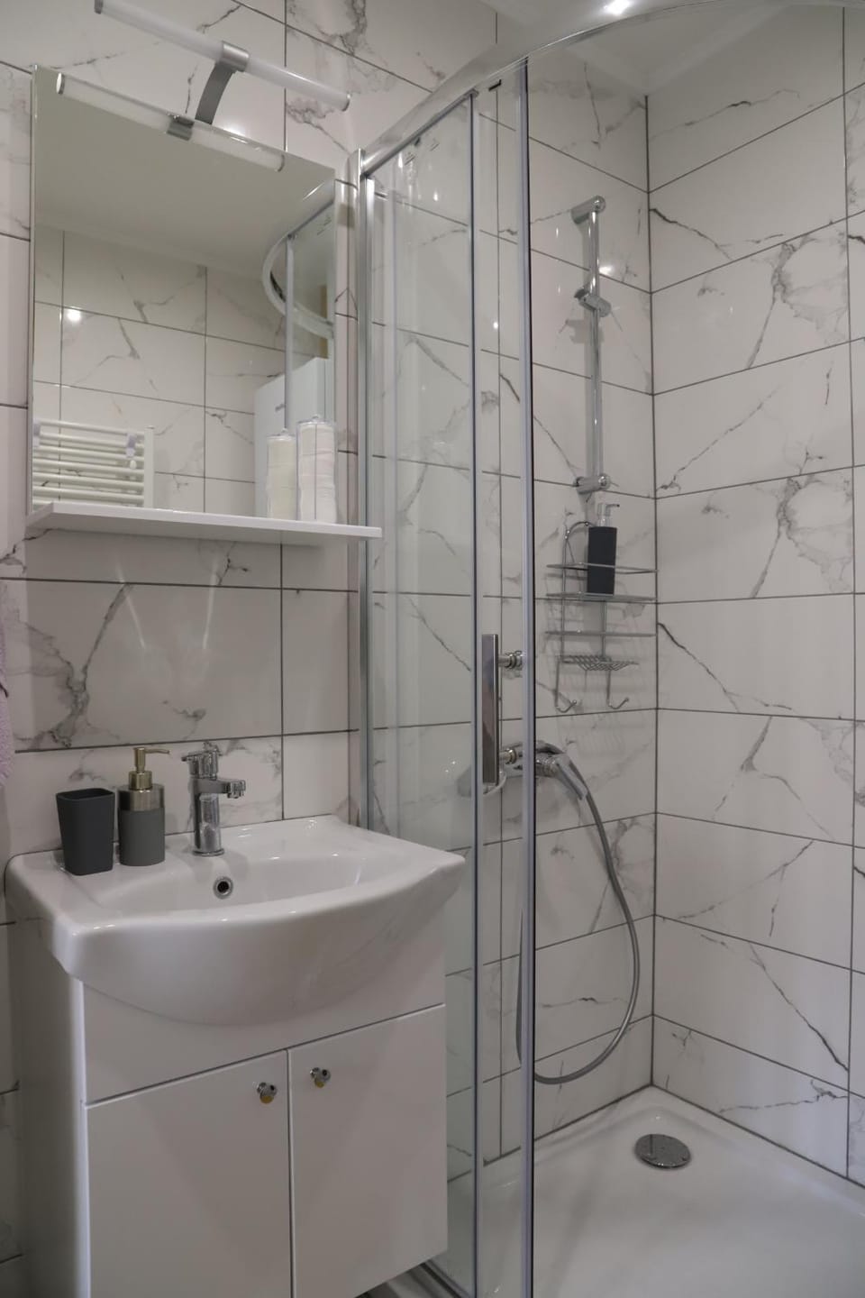 Shower, Toilet