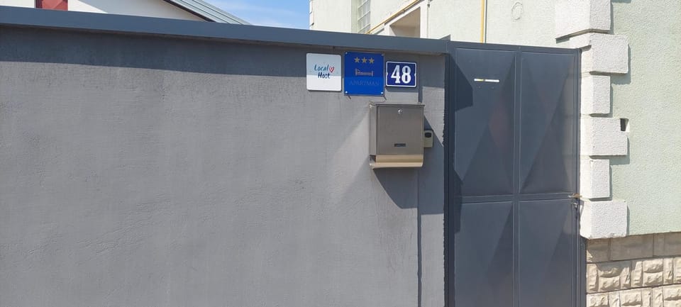 Facade/entrance, Logo/Certificate/Sign, locker
