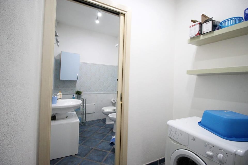 Shower, Toilet, Bathroom, bidet, towels