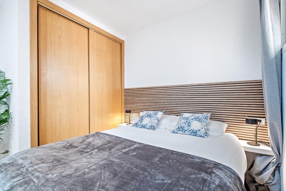 Bed, Photo of the whole room, Bedroom, wardrobe