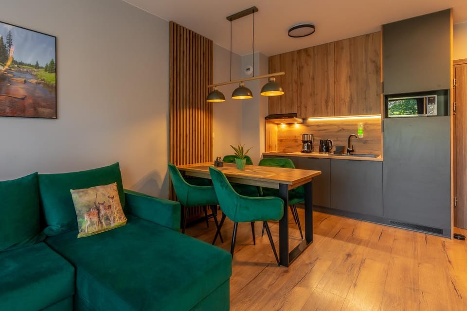 Kitchen or kitchenette, Seating area, Dining area
