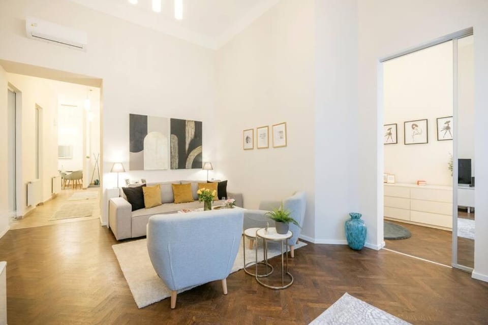 Modern and Stylish 2-Bedroom in the City Center Apartment in Budapest