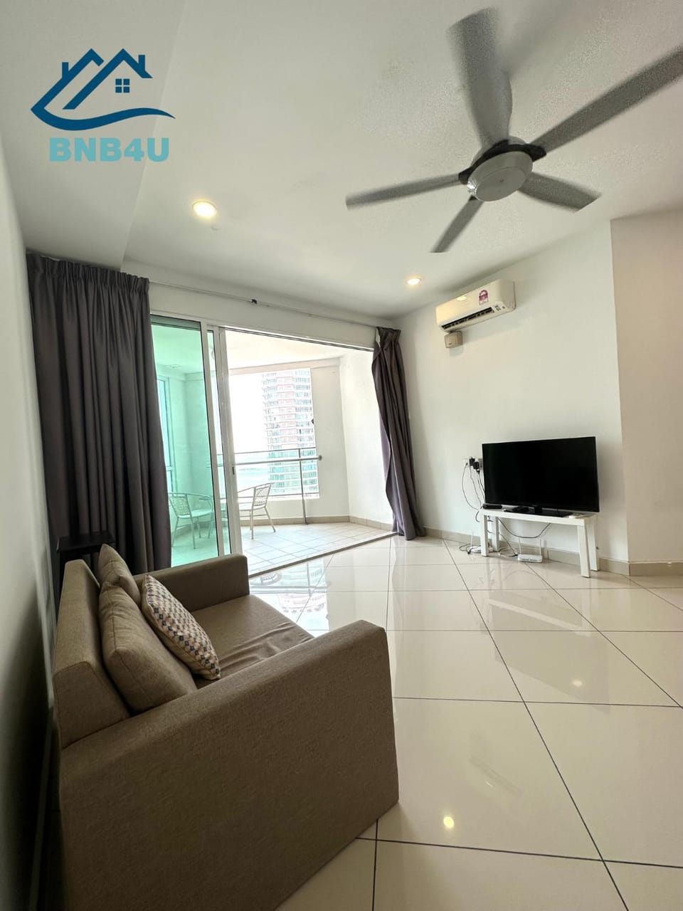 TV and multimedia, Seating area, fireplace, air conditioner