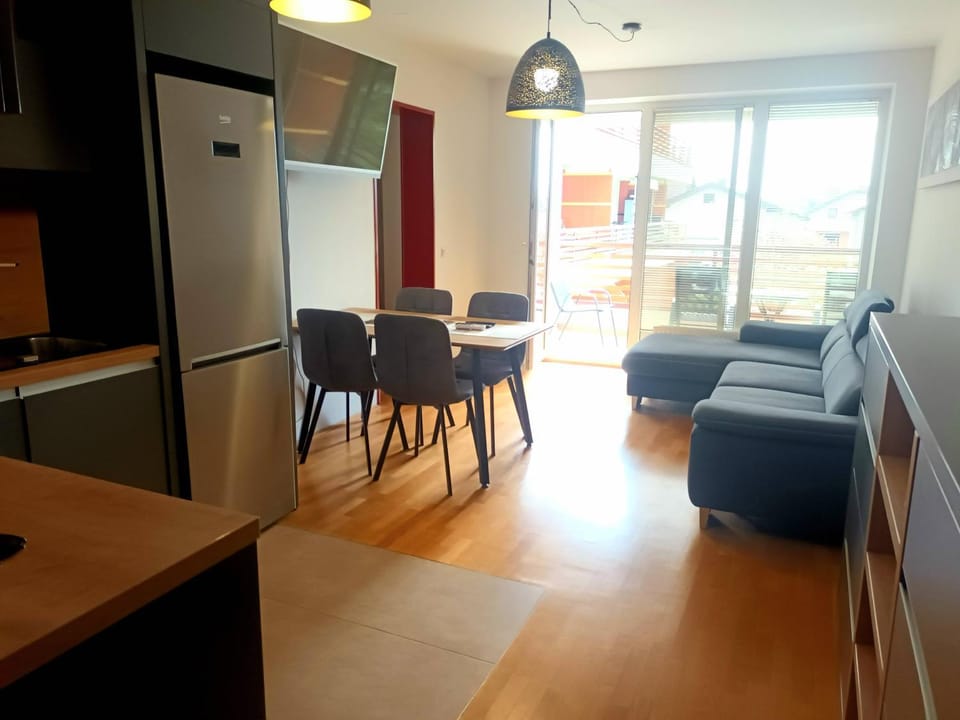 TV and multimedia, Kitchen or kitchenette, Living room, Dining area