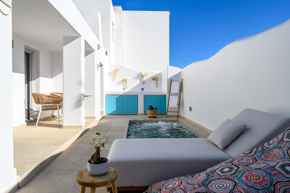 Hypnōs boutique villa with amazing heated pool with jacuzzi House in Santorini