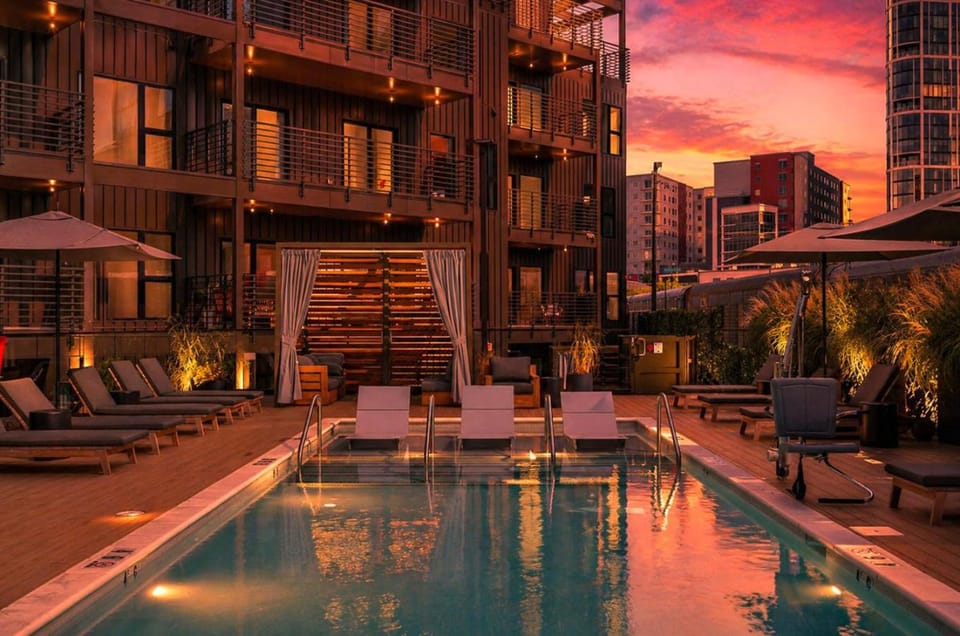 The Stage in Downtown Nashville w Pool/Gym | Walk to Broadway House in The Gulch