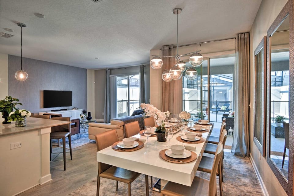 Living room, Dining area