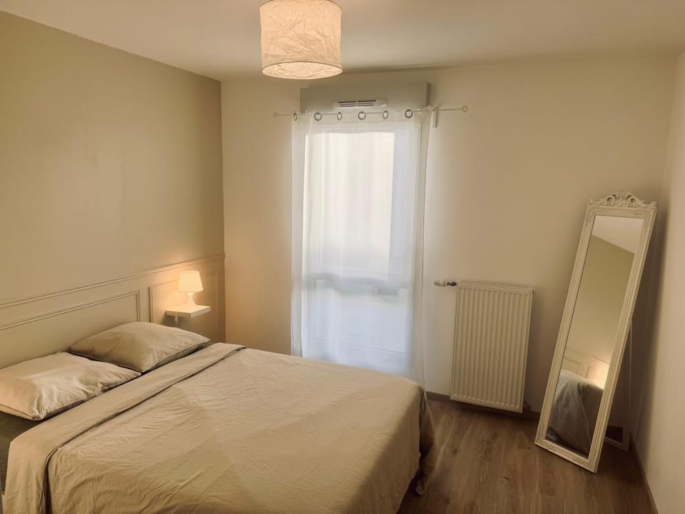 Appartement cosy à Bron Apartment in Vaulx-en-Velin