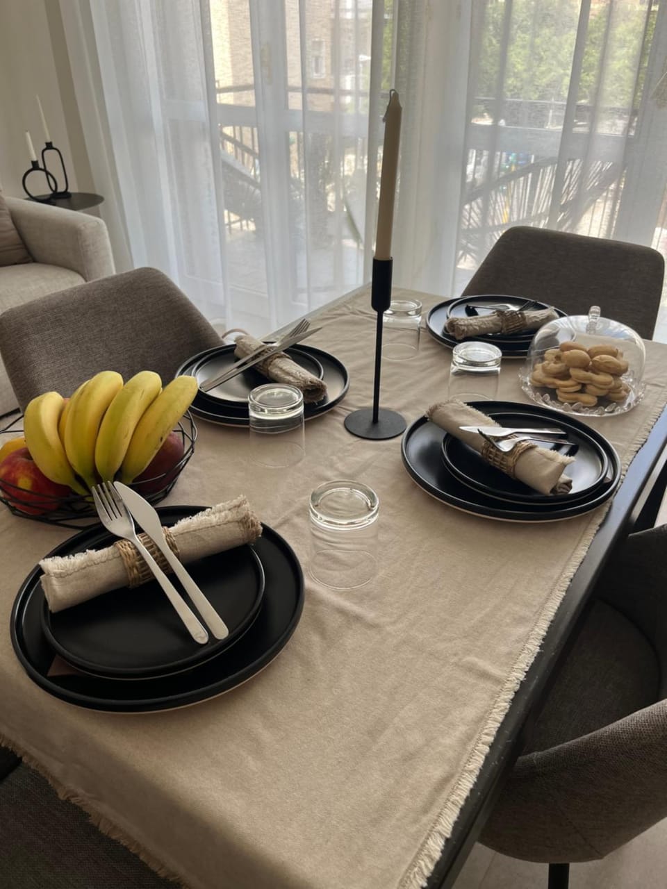 Dining area, Food, Drinks