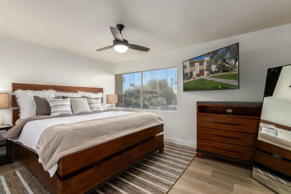 Modern Townhouse-Walk 2 OldTown-4 Heated Pools House in Scottsdale