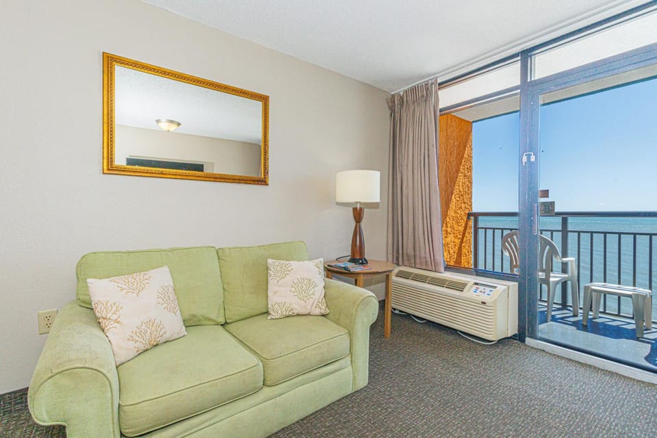 Oceanfront 1 Bedroom Suite-Stunning Views! Perfect for 4-6 guests! Landmark 1533 House in Myrtle Beach