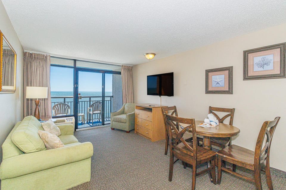 Oceanfront 1 Bedroom Suite-Stunning Views! Perfect for 4-6 guests! Landmark 1533 House in Myrtle Beach