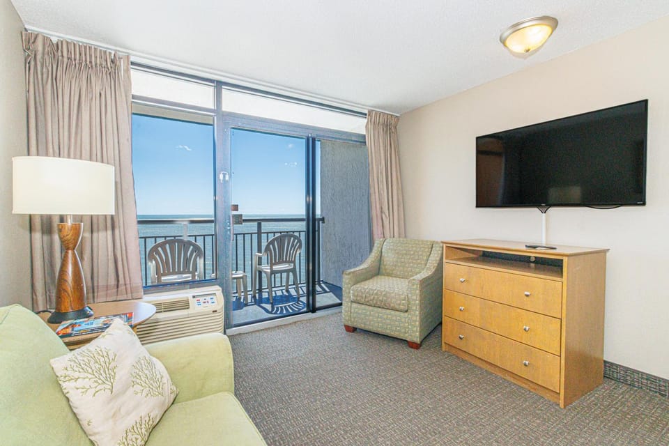 Oceanfront 1 Bedroom Suite-Stunning Views! Perfect for 4-6 guests! Landmark 1533 House in Myrtle Beach