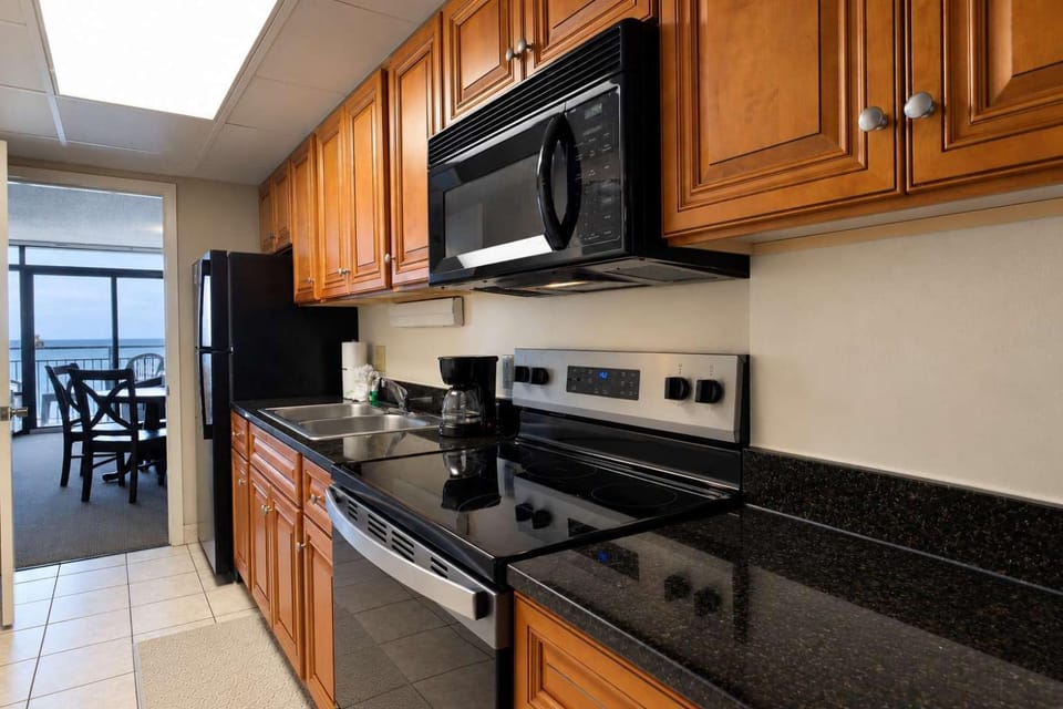 Oceanfront 1 Bedroom Suite-Stunning Views! Perfect for 4-6 guests! Landmark 1533 House in Myrtle Beach