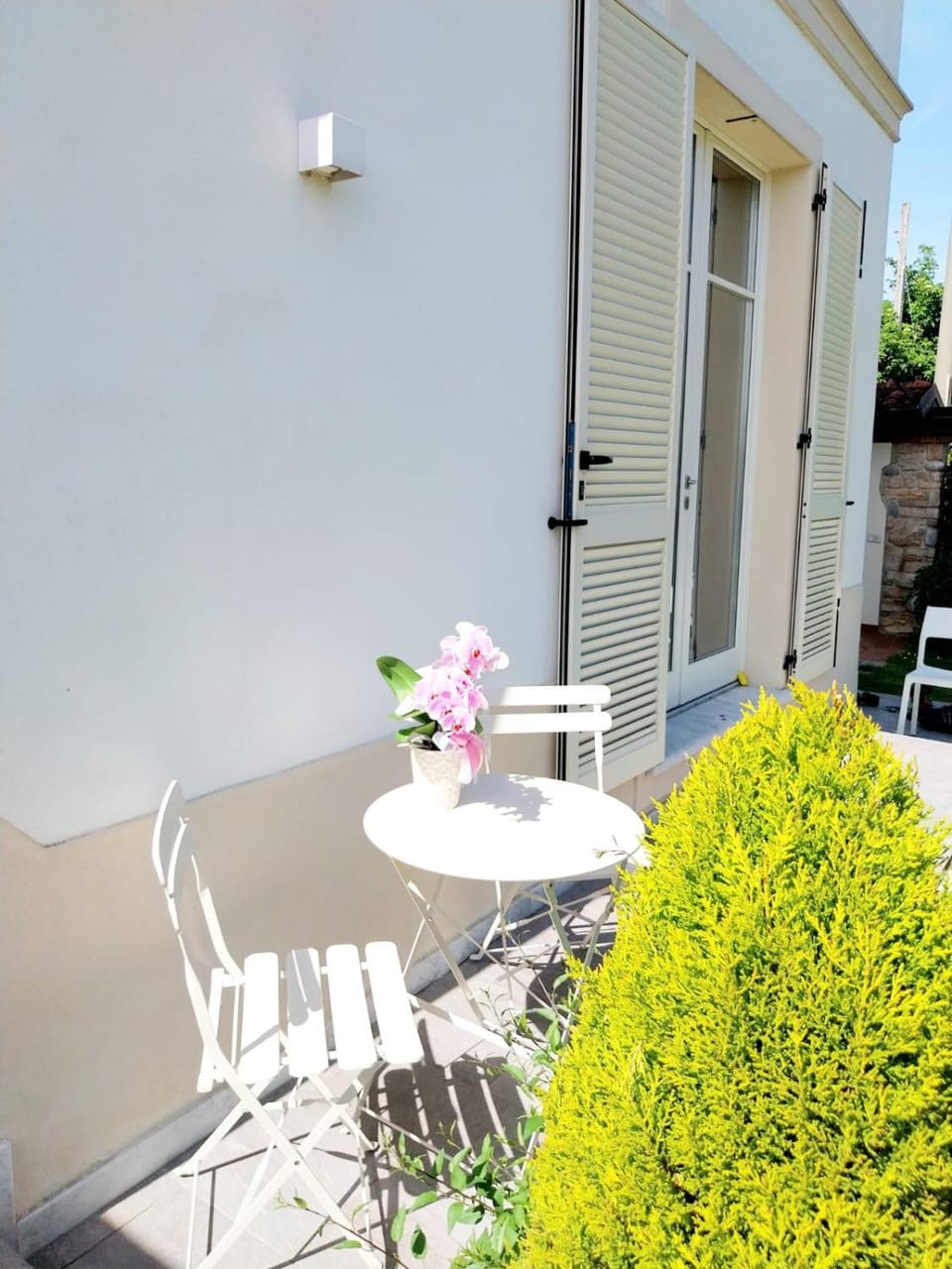 BEE HOME Bed and Breakfast in Carrara