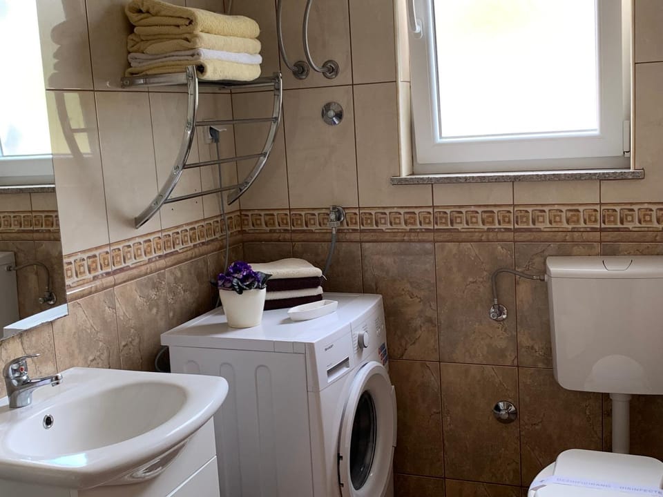 Bathroom, towels, washing machine