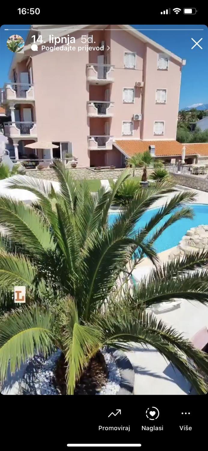 Property building, Day, Pool view, Swimming pool