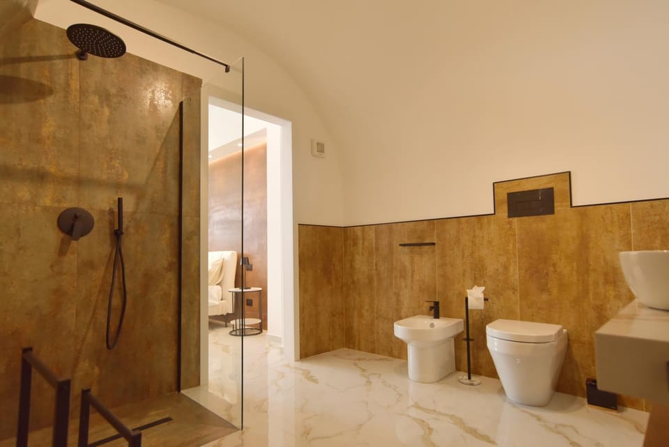 Shower, Toilet, Bathroom, bidet, towels