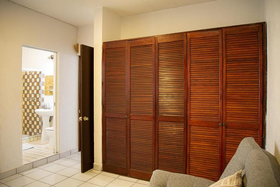 Shower, wardrobe