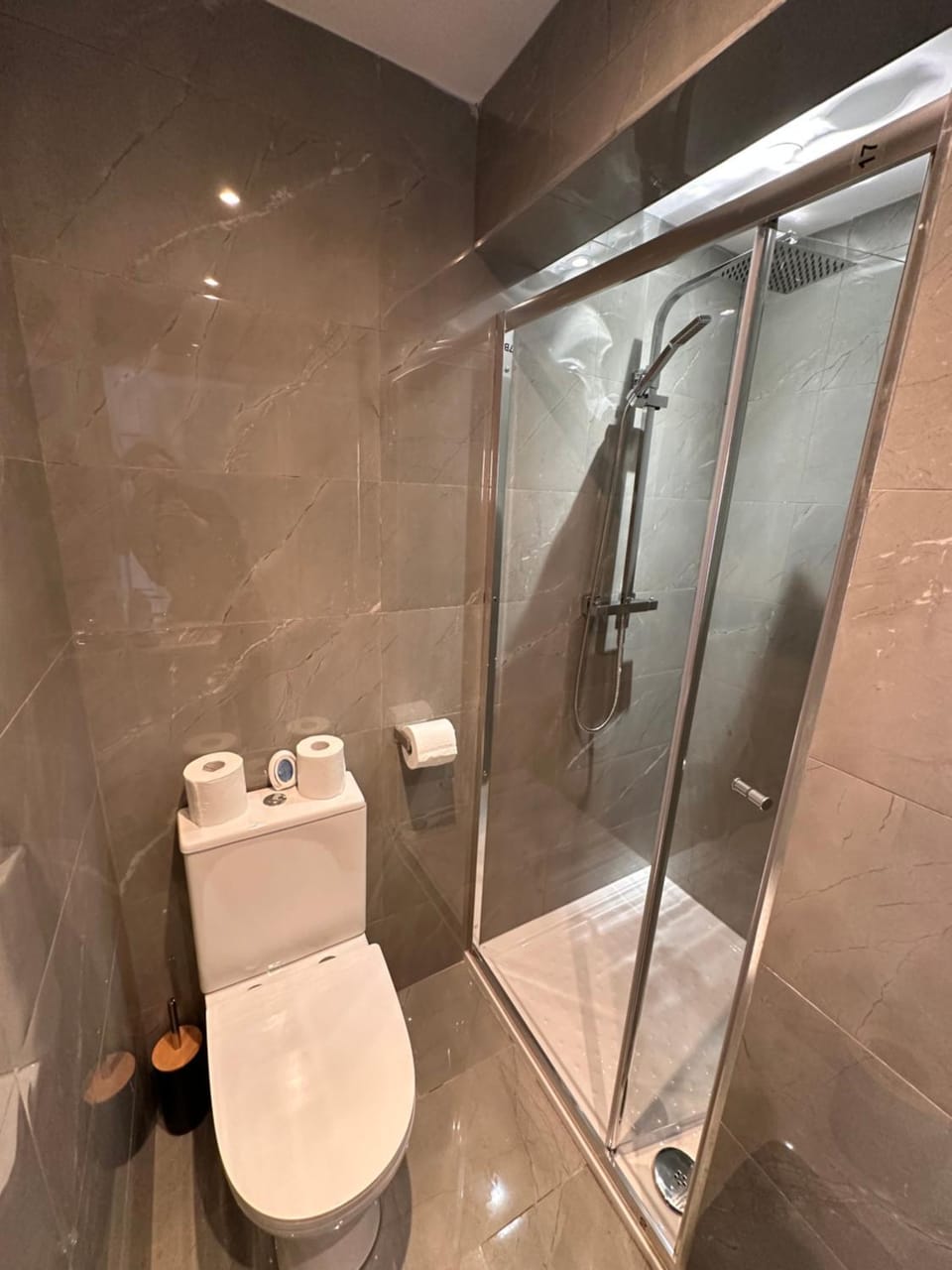 Comfortable Private Room with own kitchenette in a shared house - Selly Oak Birmingham R4 Bed and Breakfast in Birmingham
