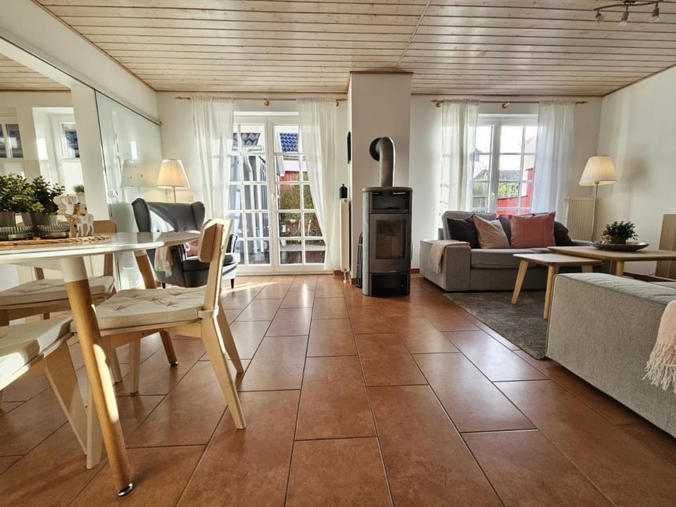 Skipper Asterix Greetsiel für max. 4 Personen - Haustiere herzlich willkommen, direkt am Hafen Apartment in Norden