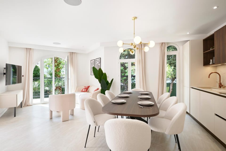 Kitchen or kitchenette, Living room, Seating area, Dining area