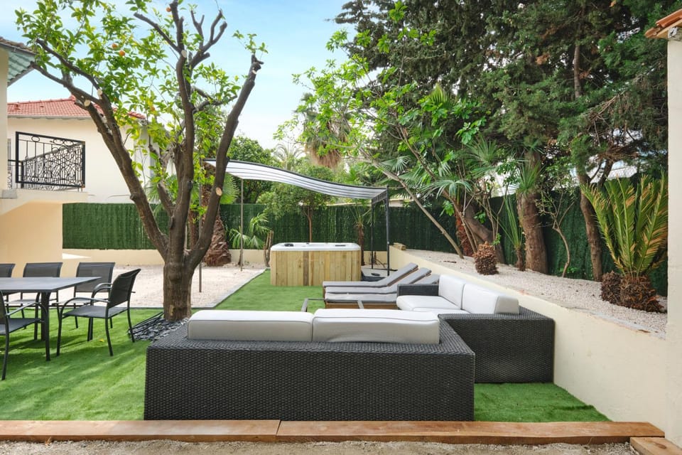 Garden, Garden, Living room, sunbed