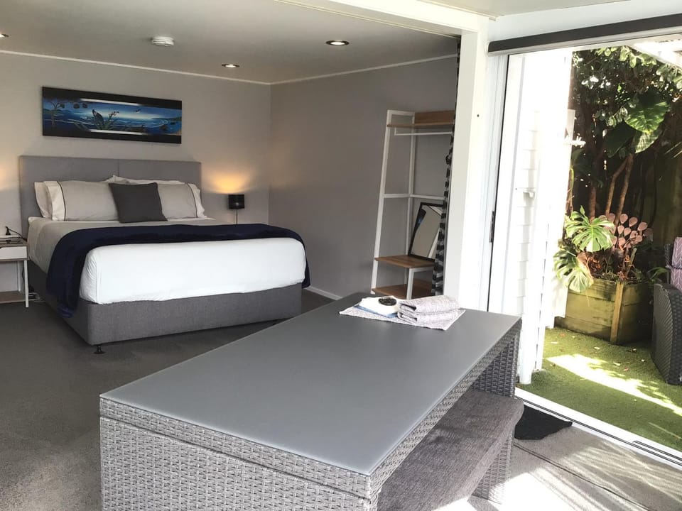 Patio, Bed, Dining area, Bedroom
