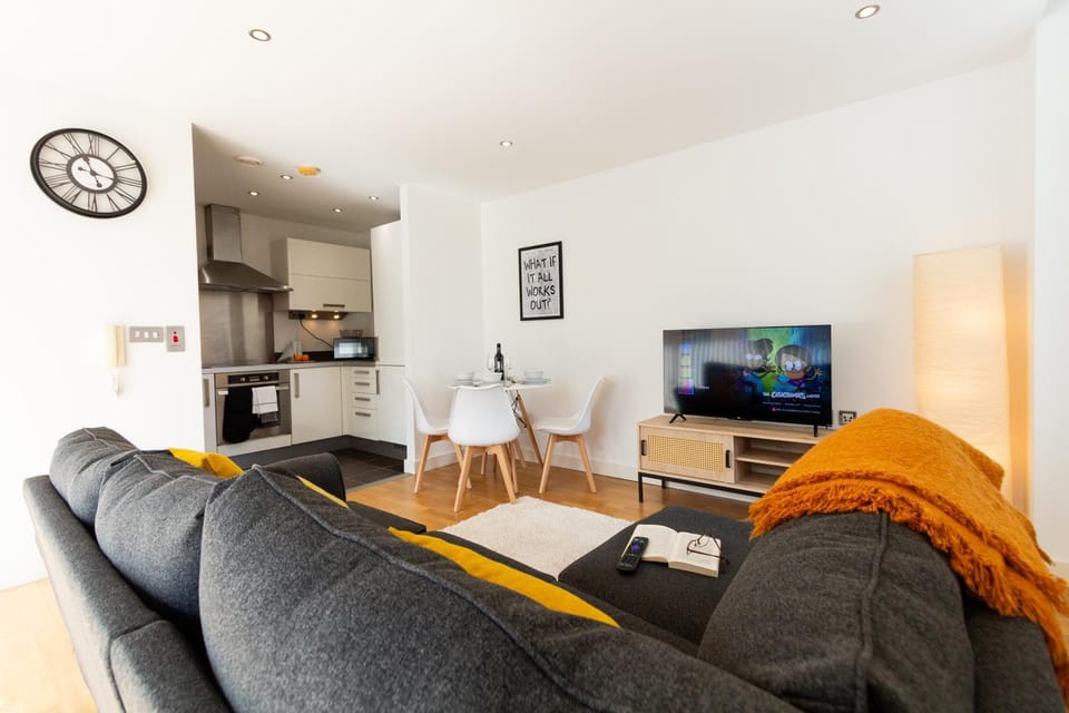 TV and multimedia, Kitchen or kitchenette, Living room, Dining area