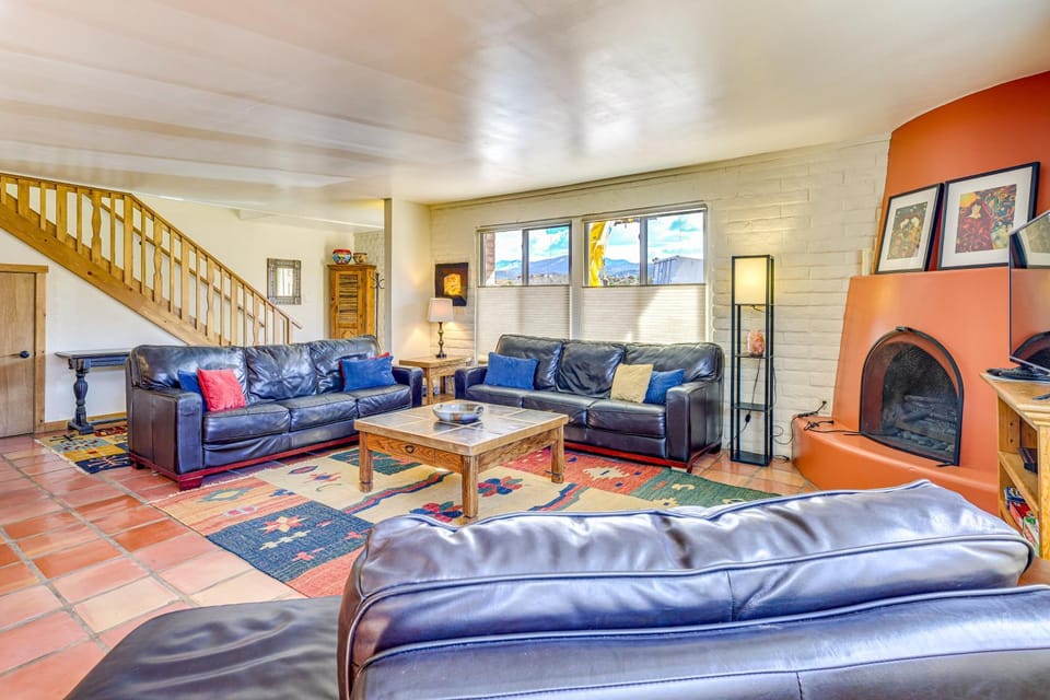 Bright Santa Fe Condo: 30 Min from Ski Basin! House in Santa Fe