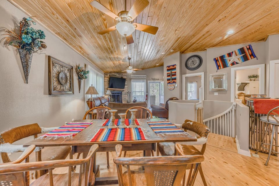 Ruidoso Mountain Cabin w/ Deck, 1 Mi to Hiking Cabin in Ruidoso