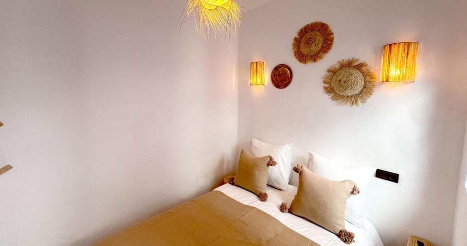 Bed, Decorative detail, Bedroom