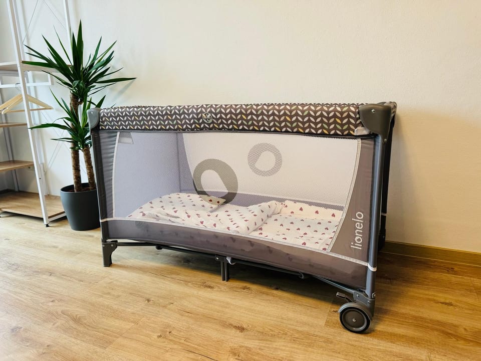 Bedroom, cot