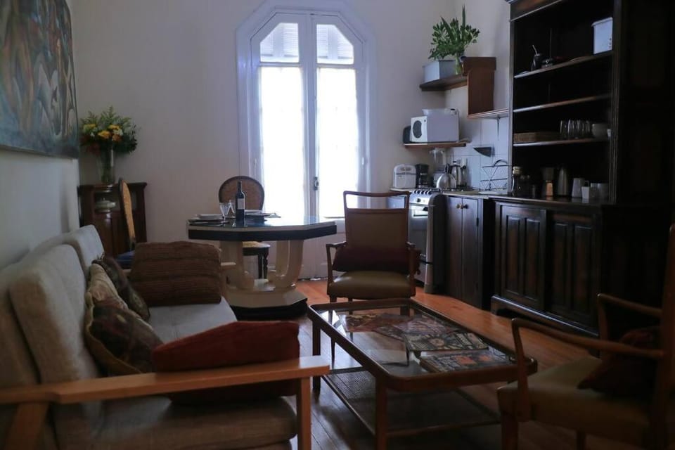 Kitchen or kitchenette, Seating area, Dining area