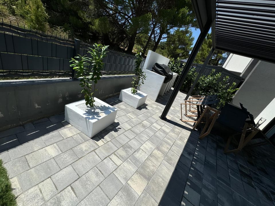 Balcony/Terrace, Garden view