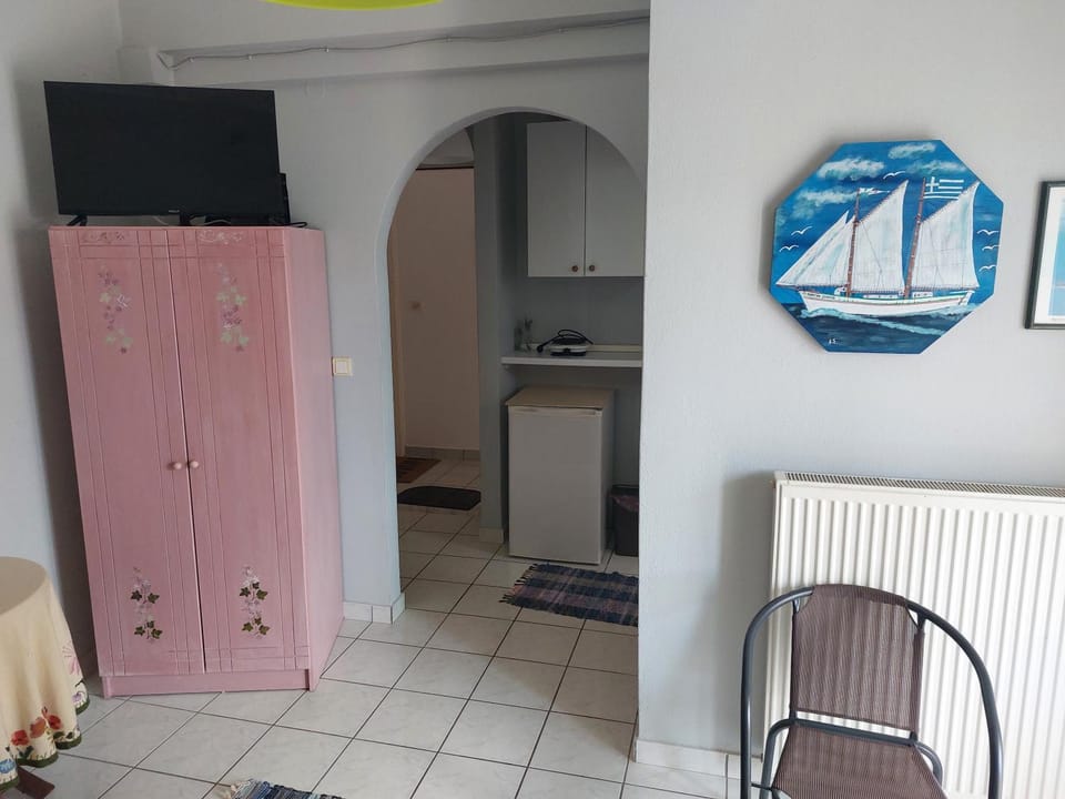 TV and multimedia, Kitchen or kitchenette, wardrobe