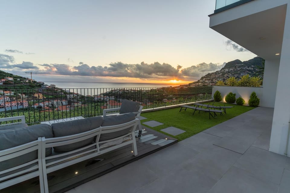 Natural landscape, Garden, View (from property/room), Balcony/Terrace, Sea view, Sunset