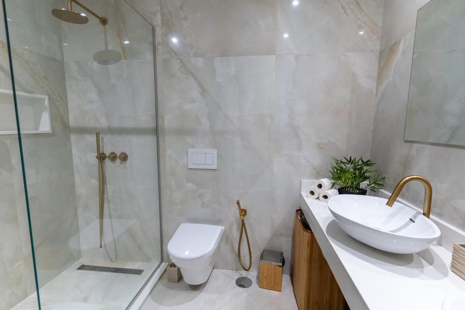 Shower, Toilet, Bathroom, towels