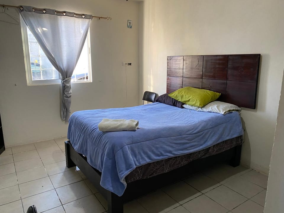 Habitación privada Leonera Docked boat in Cholula