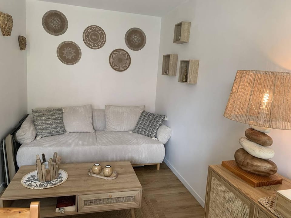 Duplex à 100m de la plage, balcon et parking gratuit - 4 pers. - FR-1-465-108 Apartment in Normandy