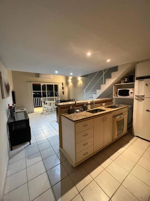 Apartamento em Angra ao lado do Shopping Piratas Apartment in Angra dos Reis