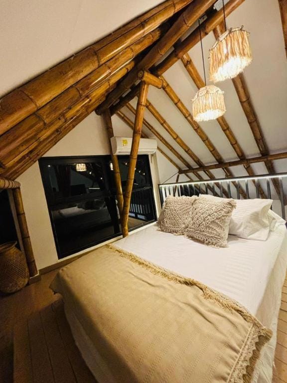 Bed, Bedroom, Bath, air conditioner