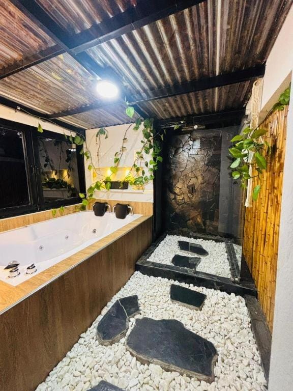 BBQ facilities, Hot Tub, Bathroom, Bath