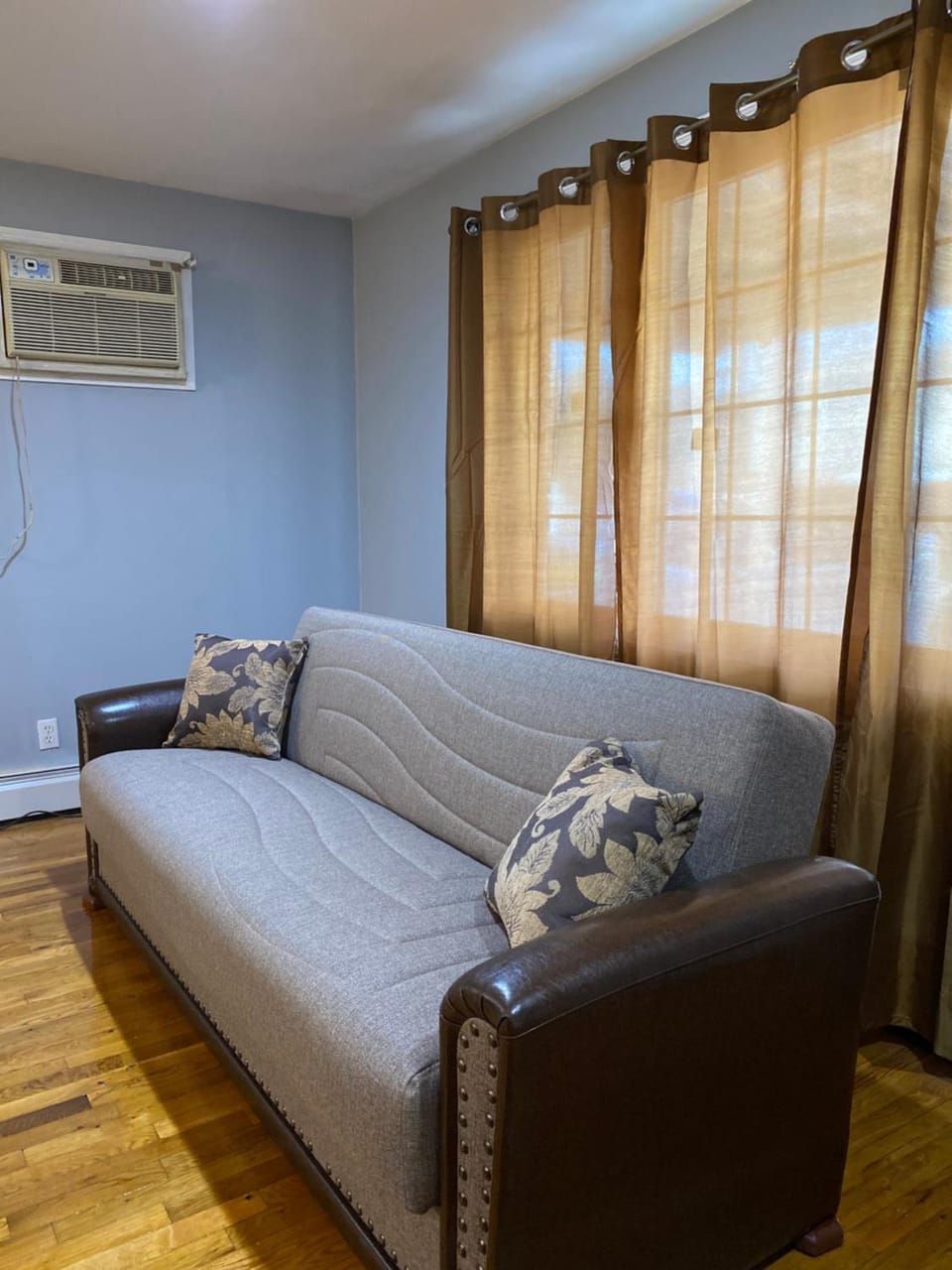 Living room, Seating area, air conditioner