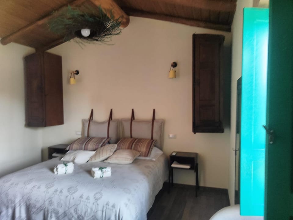 Bedroom, towels